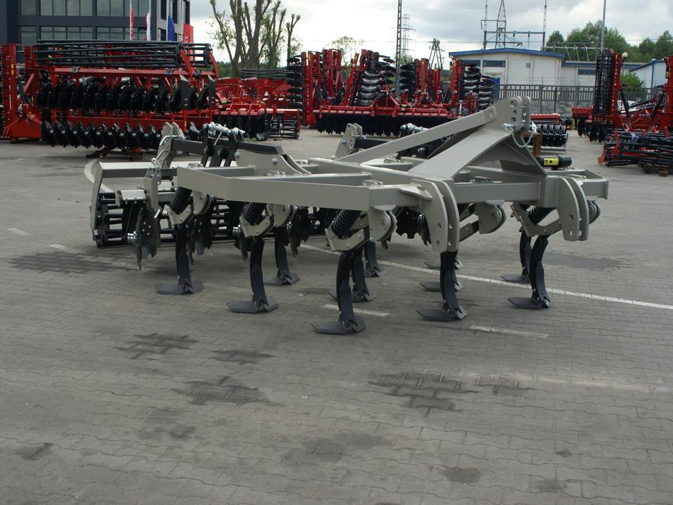 ROLEX Flügelschargrubber / No-till cultivator / Dechaumeur à dents / Aratri stoppiatori / Cultivador sin labranza / Культиватор No-till / Kultywator bezorkowy 3 m - Kultivátor: 5 kép. ROLEX Flügelschargrubber / No-till cultivator / Dechaumeur à dents / Aratri stoppiatori / Cultivador sin labranza / Культиватор No-till / Kultywator bezorkowy 3 m - Kultivátor: 5 kép.