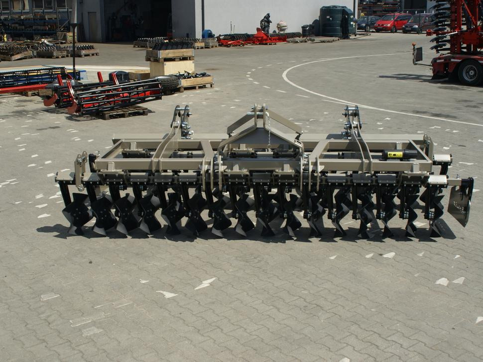 ROLEX Scheibenegge / Cross-Cutter harrow / Dechaumeur cross-cutter / Cross Cutter erpice / Борона с поперечным катком жёсткий/ Brona cross cutter sztywna 4 m - Tárcsás borona: 4 kép. ROLEX Scheibenegge / Cross-Cutter harrow / Dechaumeur cross-cutter / Cross Cutter erpice / Борона с поперечным катком жёсткий/ Brona cross cutter sztywna 4 m - Tárcsás borona: 4 kép.
