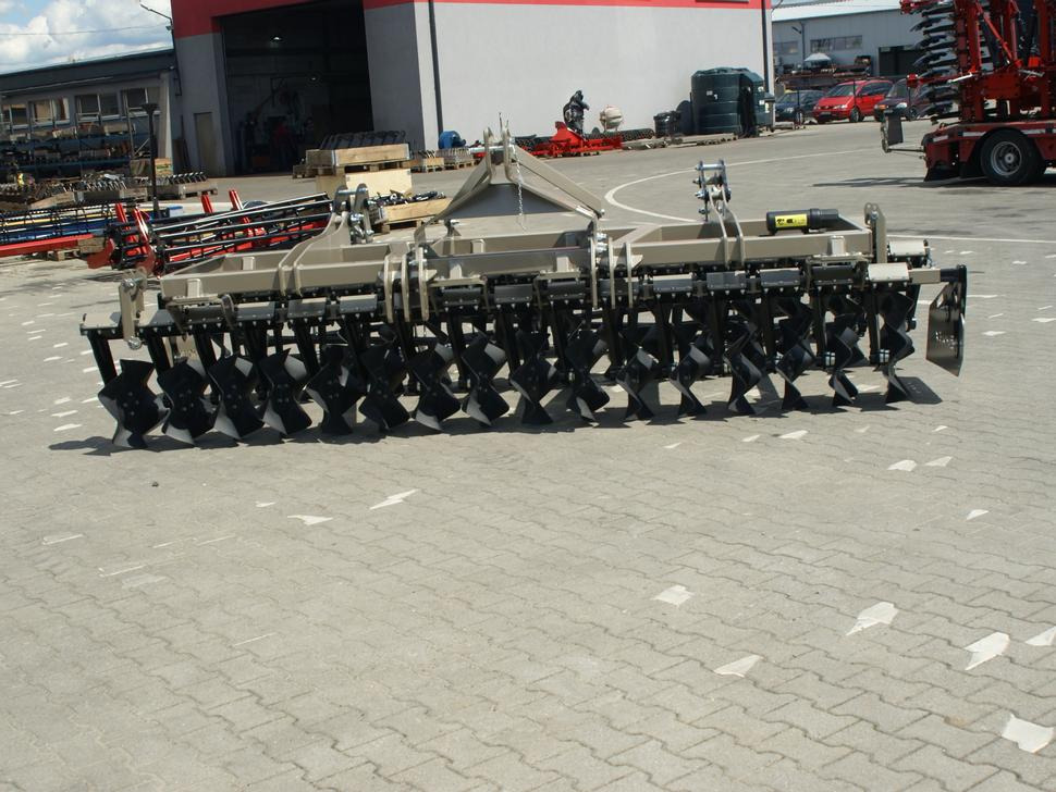 ROLEX Scheibenegge / Cross-Cutter harrow / Dechaumeur cross-cutter / Cross Cutter erpice / Борона с поперечным катком жёсткий/ Brona cross cutter sztywna 4 m - Tárcsás borona: 3 kép. ROLEX Scheibenegge / Cross-Cutter harrow / Dechaumeur cross-cutter / Cross Cutter erpice / Борона с поперечным катком жёсткий/ Brona cross cutter sztywna 4 m - Tárcsás borona: 3 kép.