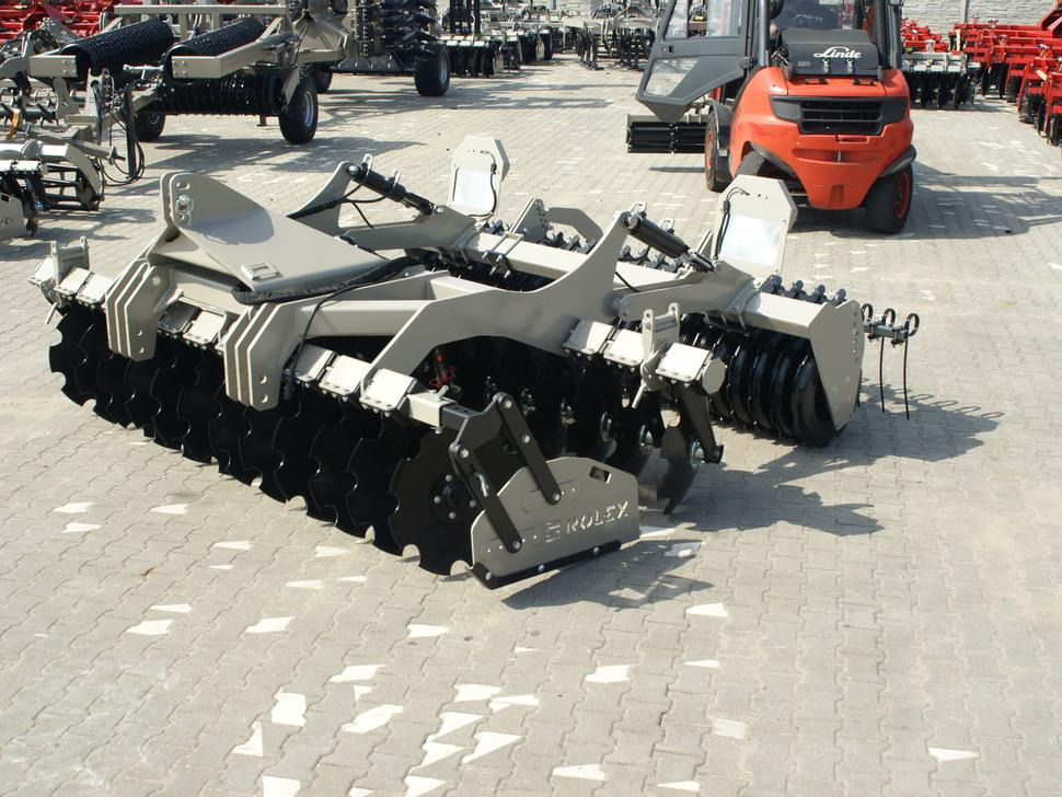 ROLEX Scheibenegge / Discs harrow / Dechaumeur à disques / Erpice a dischi / Дисковая борона / Brona talerzowa 3 m - Tárcsás borona: 1 kép. ROLEX Scheibenegge / Discs harrow / Dechaumeur à disques / Erpice a dischi / Дисковая борона / Brona talerzowa 3 m - Tárcsás borona: 1 kép.