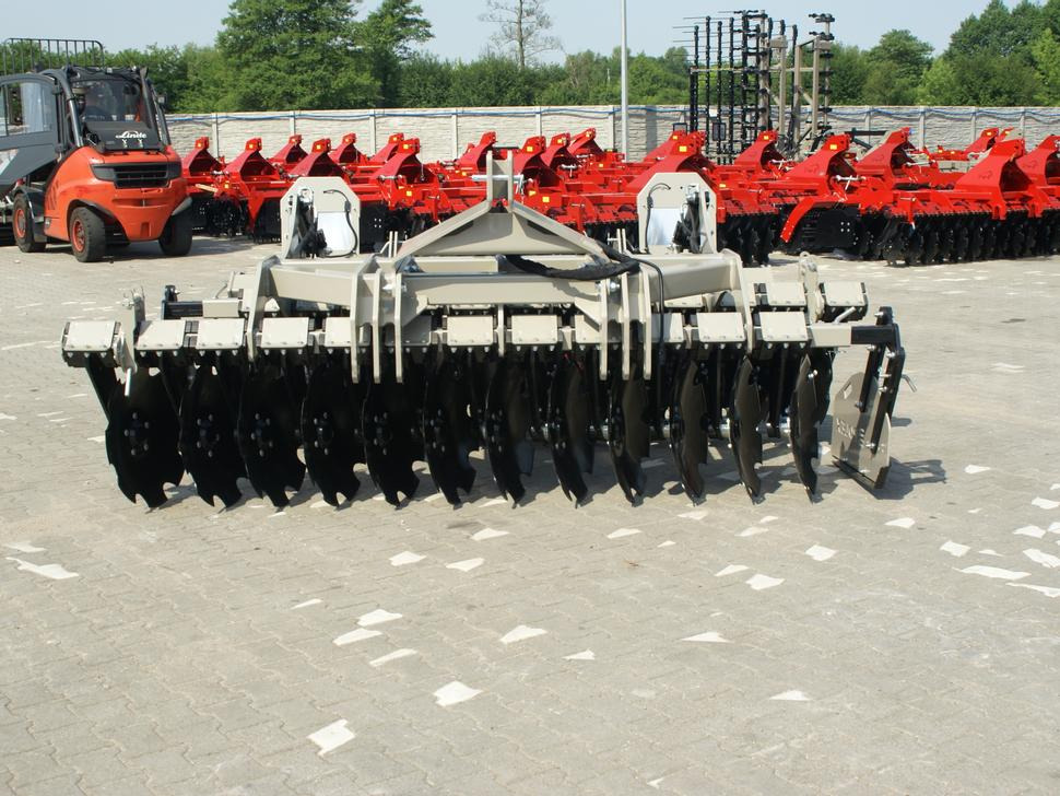 ROLEX Scheibenegge / Discs harrow / Dechaumeur à disques / Erpice a dischi / Дисковая борона / Brona talerzowa 3 m - Tárcsás borona: 3 kép. ROLEX Scheibenegge / Discs harrow / Dechaumeur à disques / Erpice a dischi / Дисковая борона / Brona talerzowa 3 m - Tárcsás borona: 3 kép.