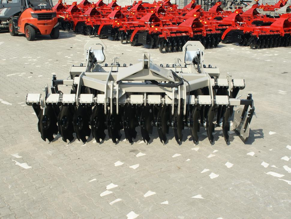 ROLEX Scheibenegge / Discs harrow / Dechaumeur à disques / Erpice a dischi / Дисковая борона / Brona talerzowa 3 m - Tárcsás borona: 4 kép. ROLEX Scheibenegge / Discs harrow / Dechaumeur à disques / Erpice a dischi / Дисковая борона / Brona talerzowa 3 m - Tárcsás borona: 4 kép.