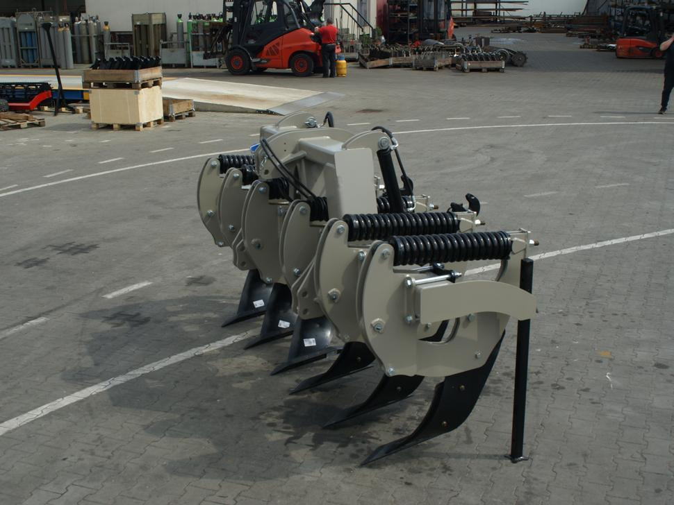 ROLEX Tiefenlockerer / Subsoiler / Décompacteur / Dissodatori / Subsolador / Глубокорыхлитель / Głębosz 3 m - Talajlazító: 1 kép. ROLEX Tiefenlockerer / Subsoiler / Décompacteur / Dissodatori / Subsolador / Глубокорыхлитель / Głębosz 3 m - Talajlazító: 1 kép.