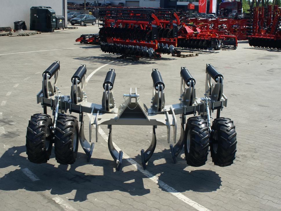 ROLEX Tiefenlockerer / Subsoiler / Décompacteur / Dissodatori / Subsolador / Глубокорыхлитель / Głębosz typ V 3 m - Talajlazító: 5 kép. ROLEX Tiefenlockerer / Subsoiler / Décompacteur / Dissodatori / Subsolador / Глубокорыхлитель / Głębosz typ V 3 m - Talajlazító: 5 kép.