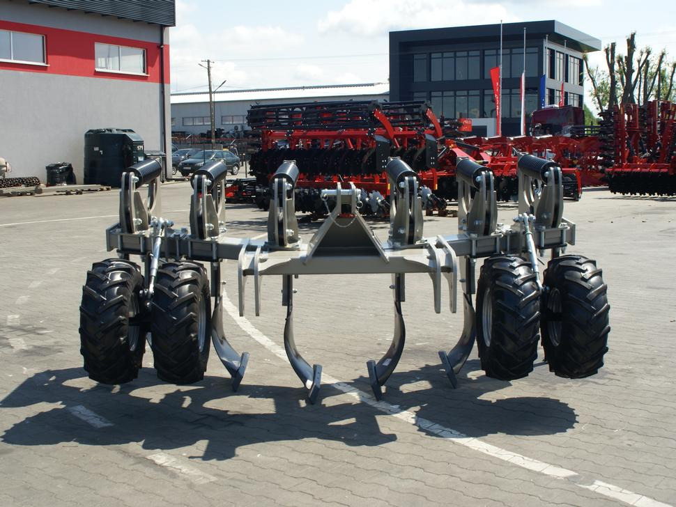 ROLEX Tiefenlockerer / Subsoiler / Décompacteur / Dissodatori / Subsolador / Глубокорыхлитель / Głębosz typ V 3 m - Talajlazító: 4 kép. ROLEX Tiefenlockerer / Subsoiler / Décompacteur / Dissodatori / Subsolador / Глубокорыхлитель / Głębosz typ V 3 m - Talajlazító: 4 kép.