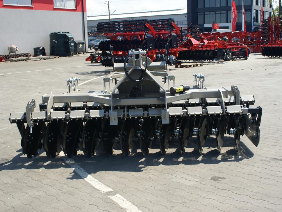 Rolex Scheibenegge / Disc harrow with hydropack / Déchaumeur à disques avec support semoir / Erpice a dischi / Cultivador de discos con hydropack / Дисковая борона с гидропаком 3 m - Tárcsás borona: 4 kép. Rolex Scheibenegge / Disc harrow with hydropack / Déchaumeur à disques avec support semoir / Erpice a dischi / Cultivador de discos con hydropack / Дисковая борона с гидропаком 3 m - Tárcsás borona: 4 kép.
