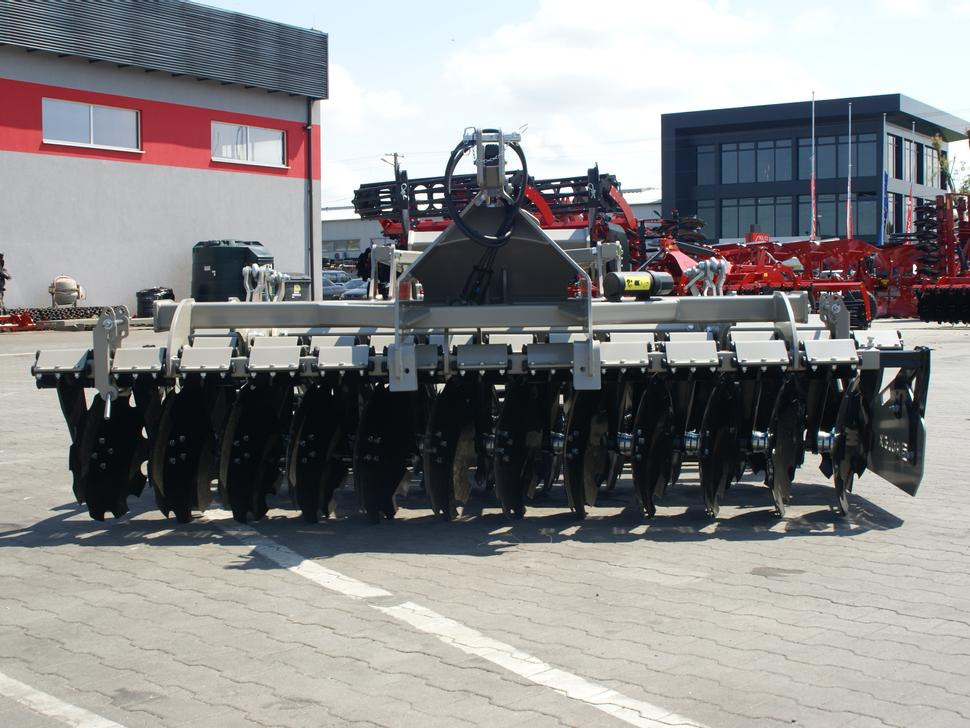 Rolex Scheibenegge / Disc harrow with hydropack / Déchaumeur à disques avec support semoir / Erpice a dischi / Cultivador de discos con hydropack / Дисковая борона с гидропаком 3 m - Tárcsás borona: 3 kép. Rolex Scheibenegge / Disc harrow with hydropack / Déchaumeur à disques avec support semoir / Erpice a dischi / Cultivador de discos con hydropack / Дисковая борона с гидропаком 3 m - Tárcsás borona: 3 kép.