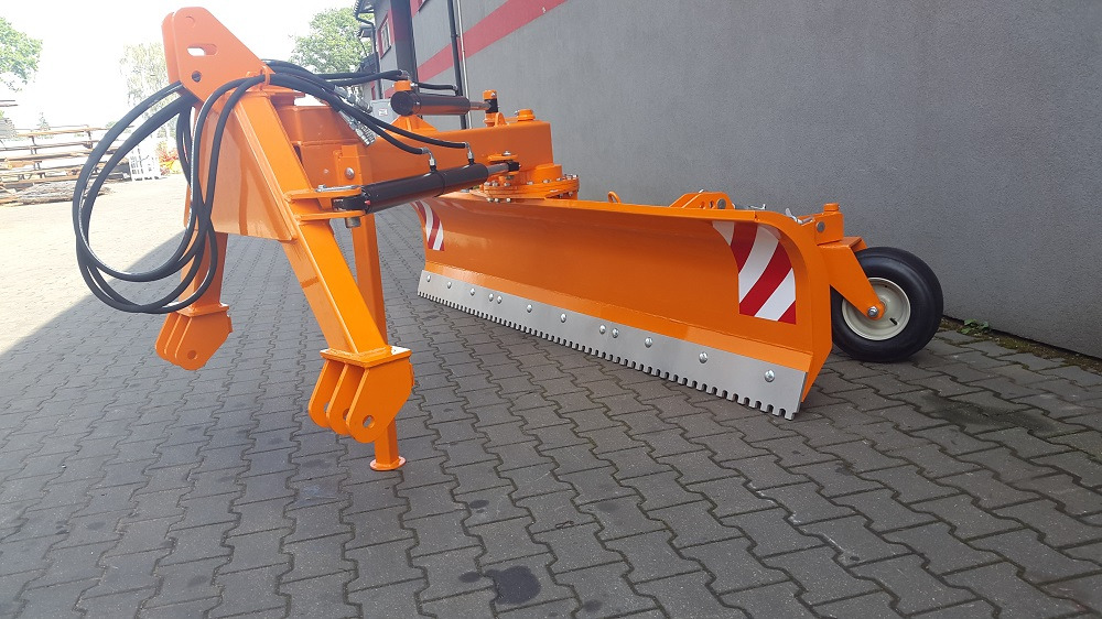 Spawex Hydraulischer Heckpflug / Hydraulic rear plow / Lame arrière / Arado hidráulico trasero / Pług tylny hydrauliczny 3 m - Hóeke - Kommunális traktor: 1 kép. Spawex Hydraulischer Heckpflug / Hydraulic rear plow / Lame arrière / Arado hidráulico trasero / Pług tylny hydrauliczny 3 m - Hóeke - Kommunális traktor: 1 kép.