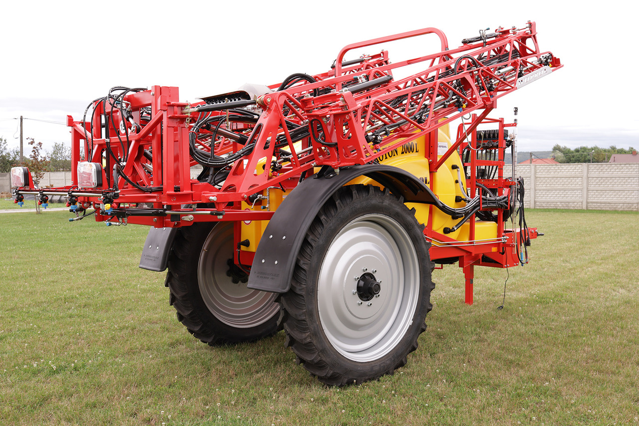 WOPROL Feldspritze / Sprayer / Pulvérisateur / Opryskiwacz 2000 L - Vontatott permetezők: 3 kép. WOPROL Feldspritze / Sprayer / Pulvérisateur / Opryskiwacz 2000 L - Vontatott permetezők: 3 kép.