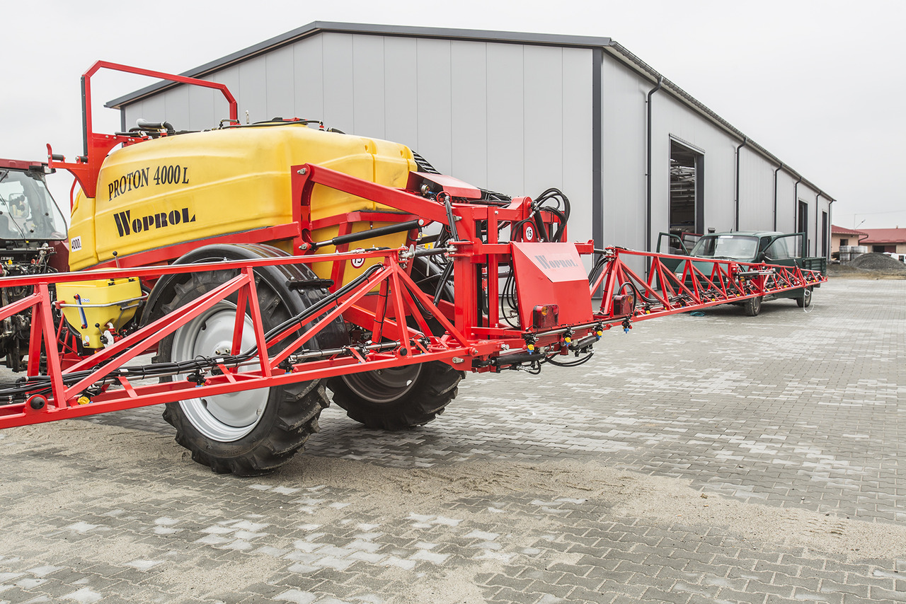 WOPROL Feldspritze / Sprayer / Pulvérisateur / Opryskiwacz 4000 L - Vontatott permetezők: 3 kép. WOPROL Feldspritze / Sprayer / Pulvérisateur / Opryskiwacz 4000 L - Vontatott permetezők: 3 kép.