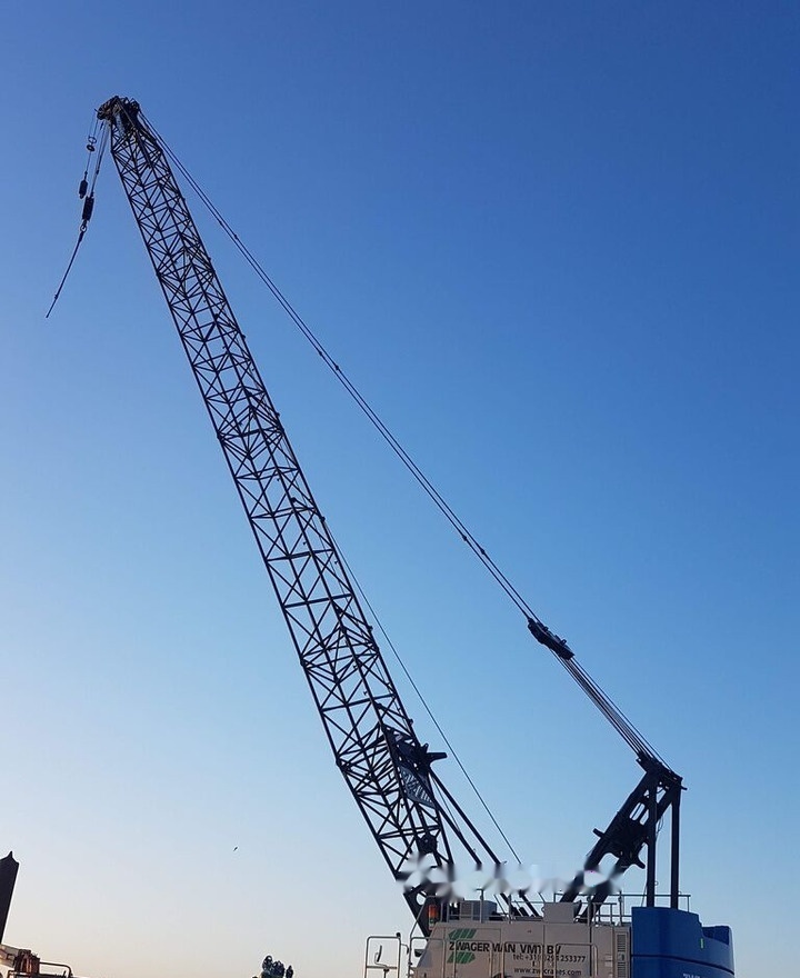 Hitachi-Sumitomo SCX 800A-3 - Lánctalpas daru: 3 kép. Hitachi-Sumitomo SCX 800A-3 - Lánctalpas daru: 3 kép.