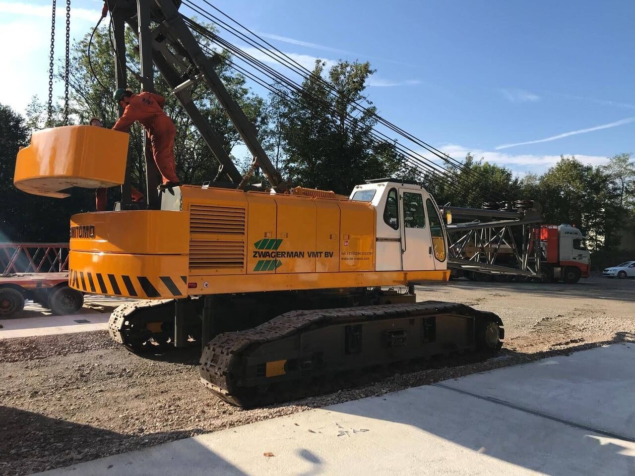 Sumitomo SC 900 - Lánctalpas daru: 2 kép. Sumitomo SC 900 - Lánctalpas daru: 2 kép.