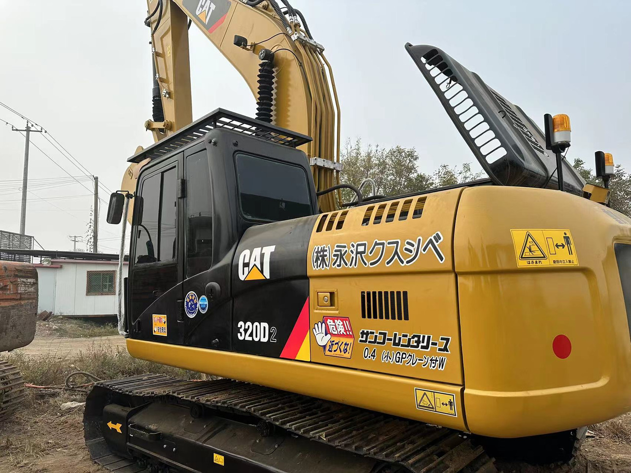 CATERPILLAR 320D2 - Lánctalpas kotró: 4 kép. CATERPILLAR 320D2 - Lánctalpas kotró: 4 kép.