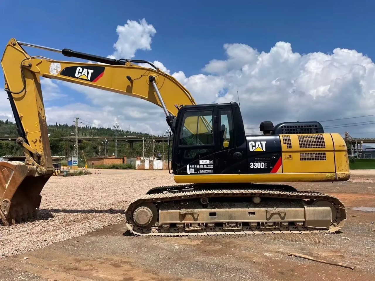 CATERPILLAR 330D2L - Lánctalpas kotró: 1 kép. CATERPILLAR 330D2L - Lánctalpas kotró: 1 kép.