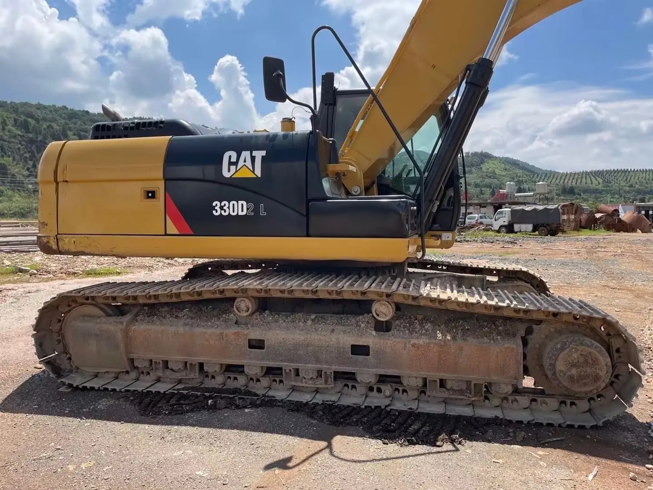 CATERPILLAR 330D2L - Lánctalpas kotró: 4 kép. CATERPILLAR 330D2L - Lánctalpas kotró: 4 kép.