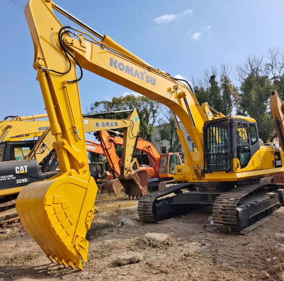 KOMATSU PC300-7 - Lánctalpas kotró: 1 kép. KOMATSU PC300-7 - Lánctalpas kotró: 1 kép.