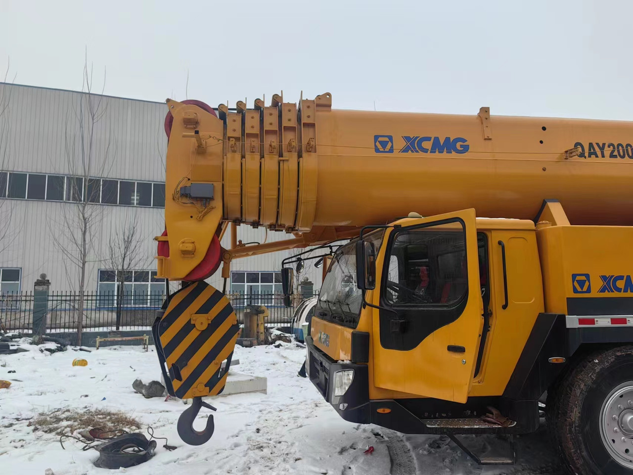 XCMG QAY200K Heavy Duty Performance! - Autódaru: 5 kép. XCMG QAY200K Heavy Duty Performance! - Autódaru: 5 kép.