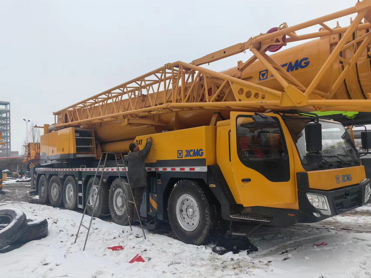 XCMG QAY200K Heavy Duty Performance! - Autódaru: 4 kép. XCMG QAY200K Heavy Duty Performance! - Autódaru: 4 kép.