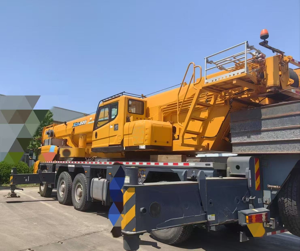 XCMG XCA130L7C - Terepjáró autódaru: 4 kép. XCMG XCA130L7C - Terepjáró autódaru: 4 kép.