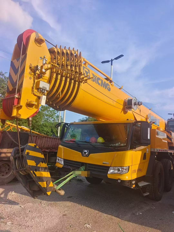 XCMG XCA160L8 - Terepjáró autódaru: 1 kép. XCMG XCA160L8 - Terepjáró autódaru: 1 kép.