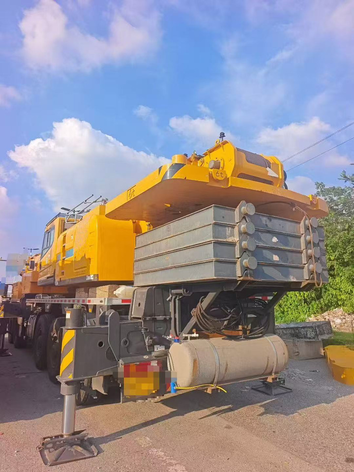 XCMG XCA160L8 - Terepjáró autódaru: 4 kép. XCMG XCA160L8 - Terepjáró autódaru: 4 kép.