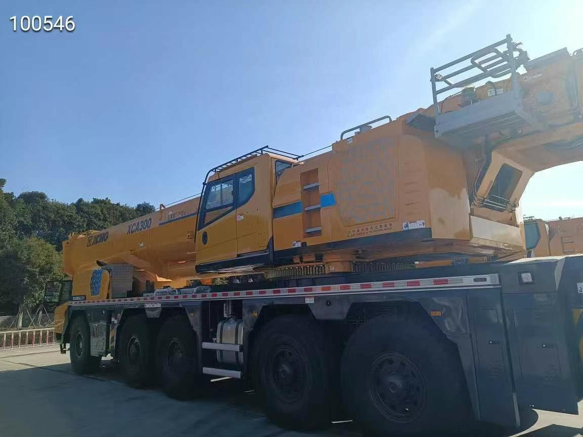 XCMG XCA300 - Terepjáró autódaru: 4 kép. XCMG XCA300 - Terepjáró autódaru: 4 kép.