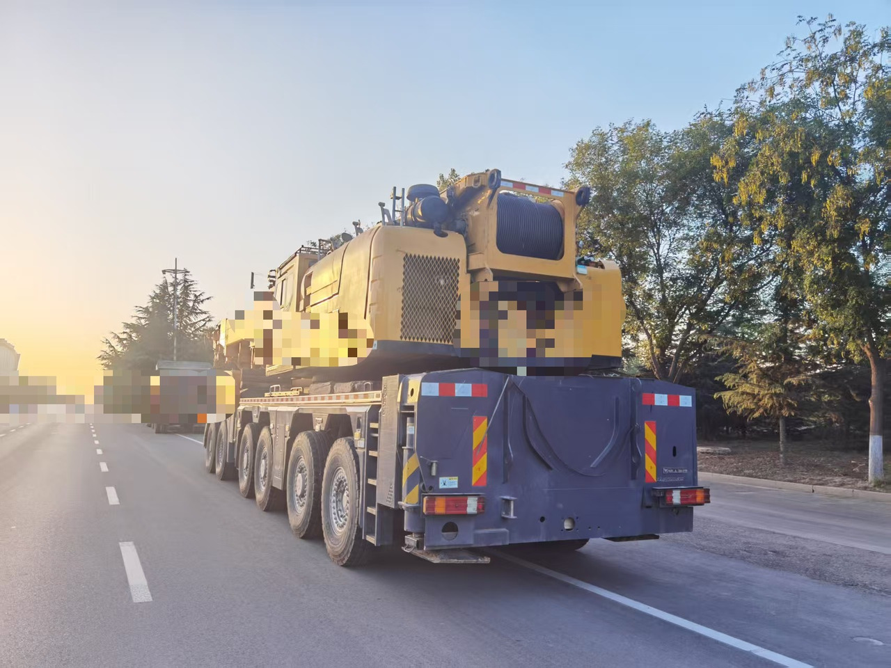 XCMG XCMG XCMG - Terepjáró autódaru: 3 kép. XCMG XCMG XCMG - Terepjáró autódaru: 3 kép.