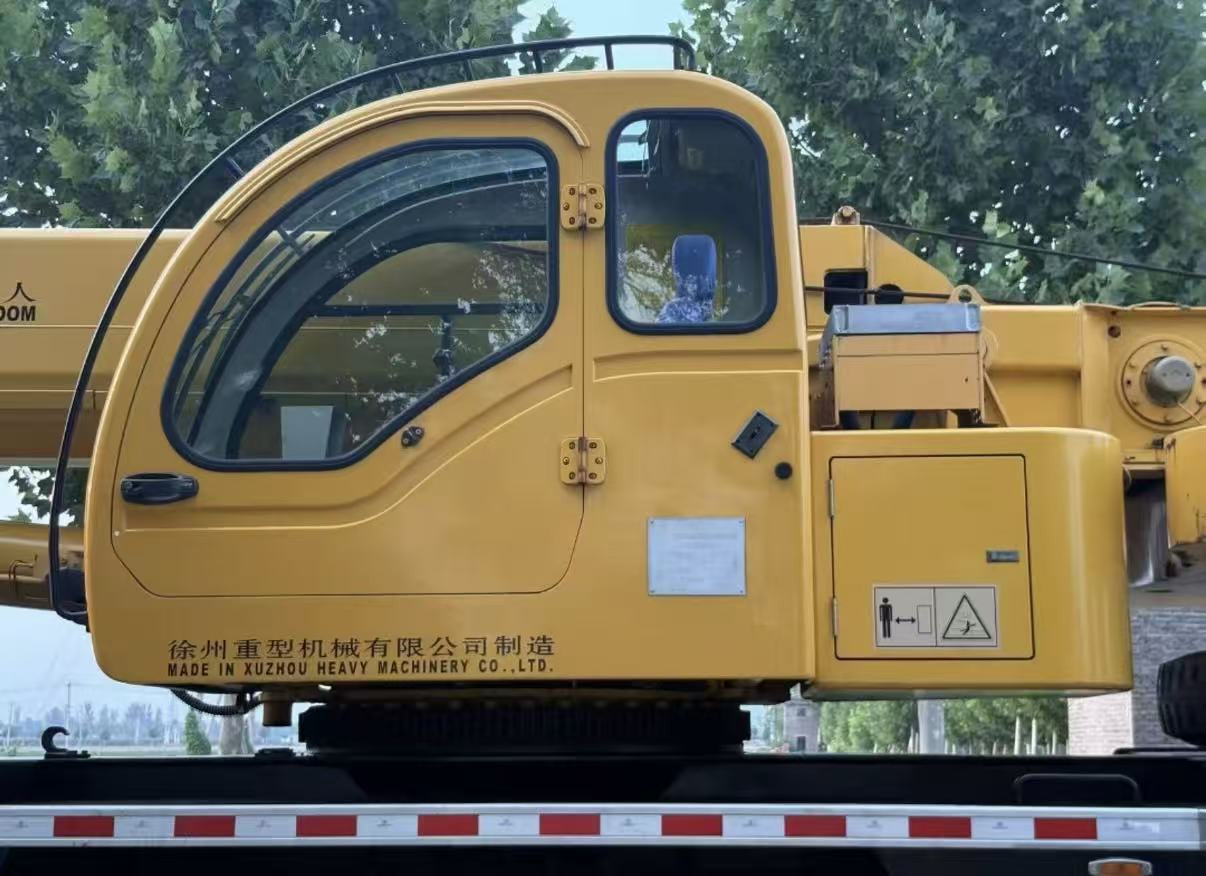 XCMG XCT30L5 - Autódaru: 3 kép. XCMG XCT30L5 - Autódaru: 3 kép.