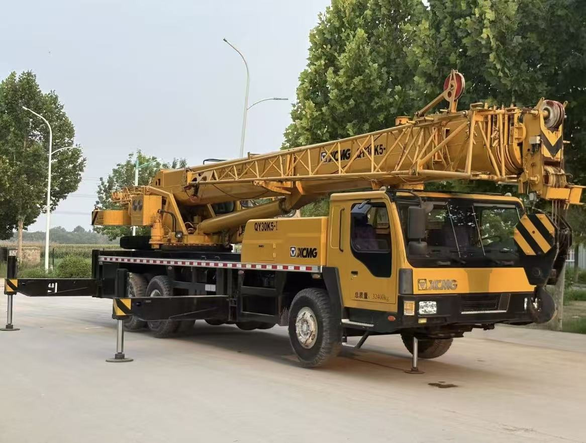 XCMG XCT30L5 - Autódaru: 2 kép. XCMG XCT30L5 - Autódaru: 2 kép.