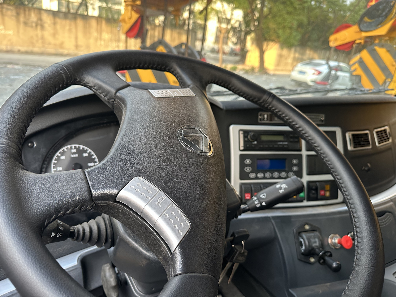XCMG XCT35 - Autódaru: 3 kép. XCMG XCT35 - Autódaru: 3 kép.