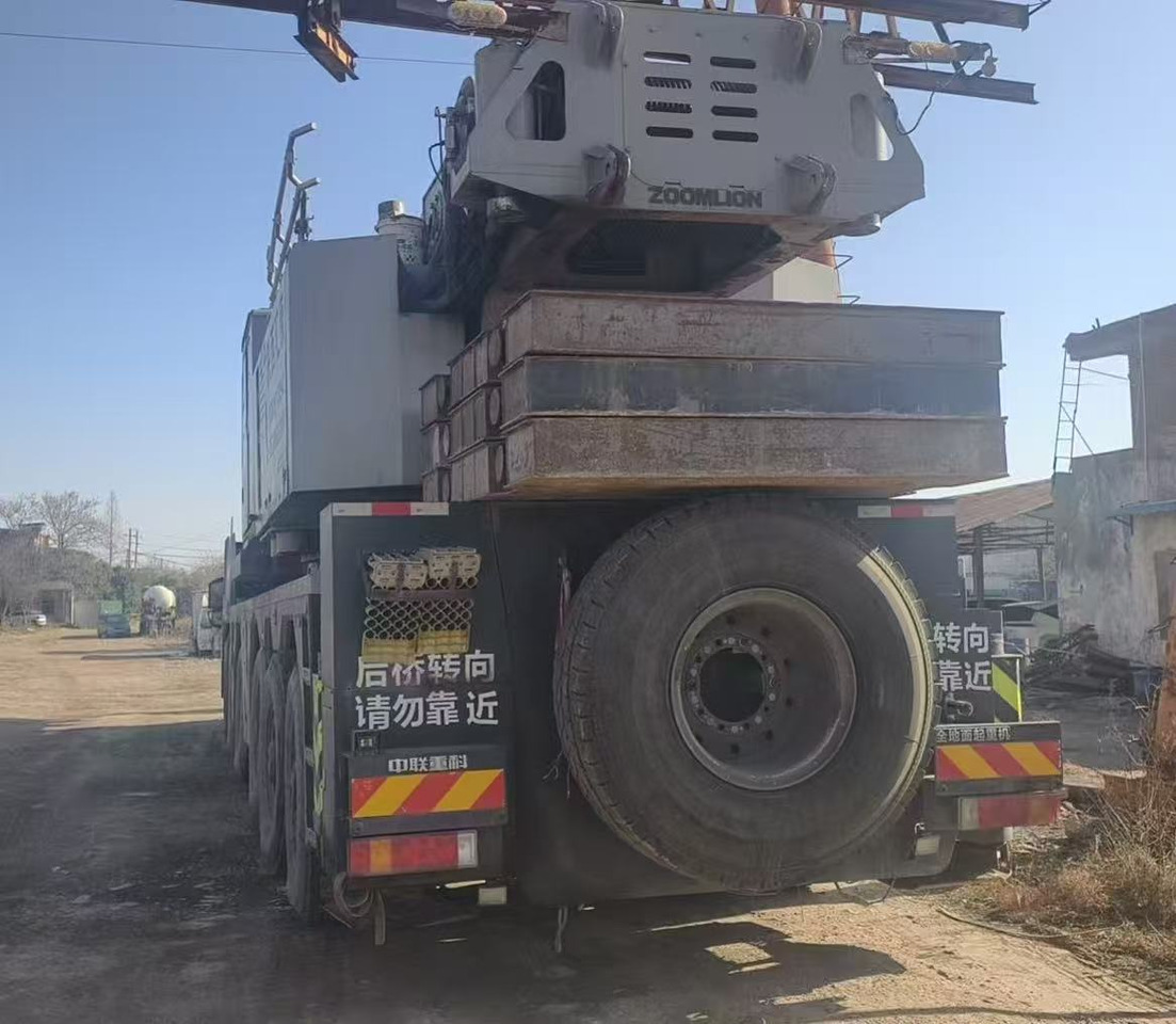 ZOOMLION ZOOMLION ZOOMLION - Terepjáró autódaru: 3 kép. ZOOMLION ZOOMLION ZOOMLION - Terepjáró autódaru: 3 kép.