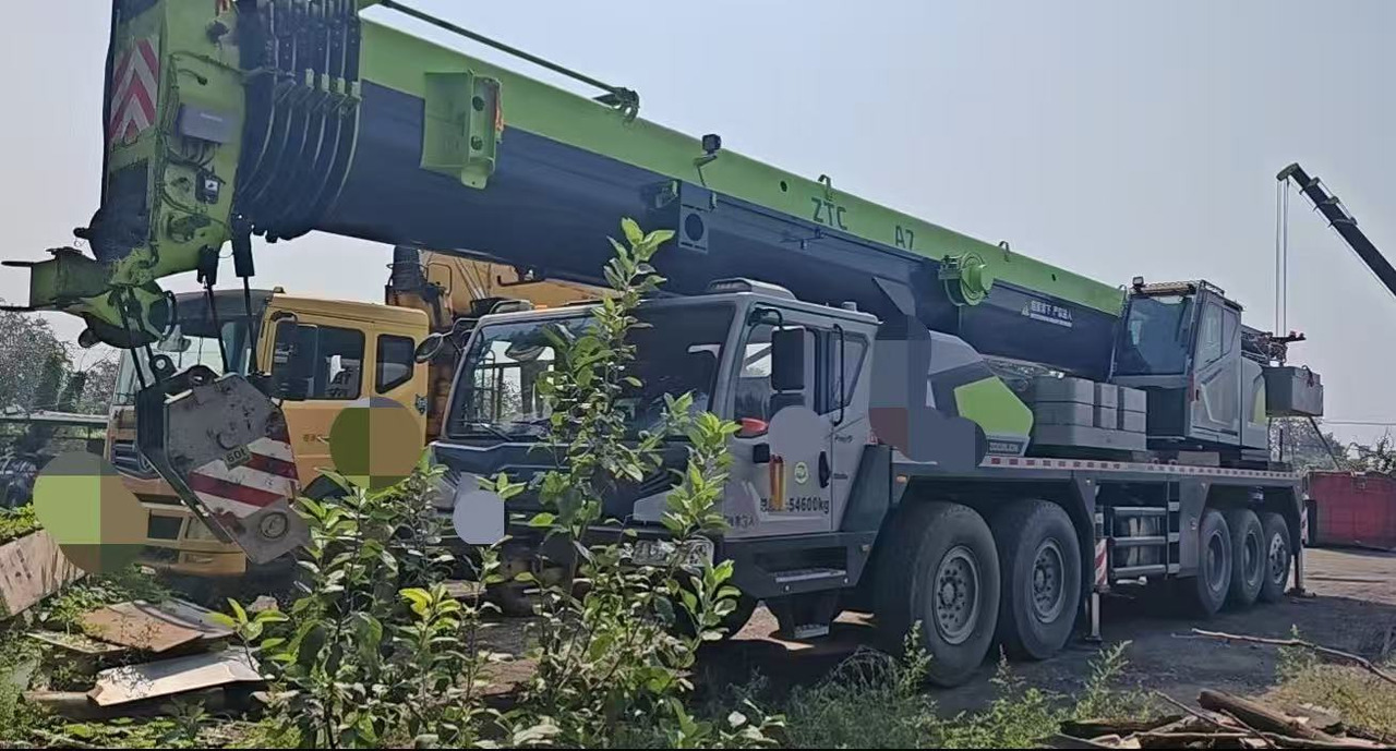 ZOOMLION ZOOMLION ZOOMLION - Autódaru: 1 kép. ZOOMLION ZOOMLION ZOOMLION - Autódaru: 1 kép.