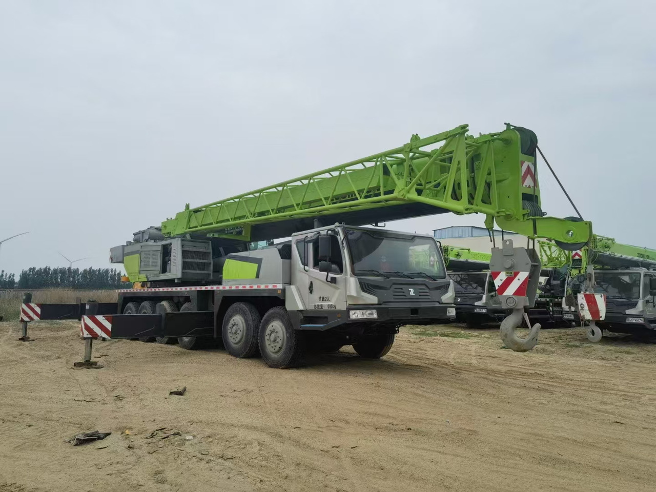 ZOOMLION ZTC1000V - Autódaru: 2 kép. ZOOMLION ZTC1000V - Autódaru: 2 kép.