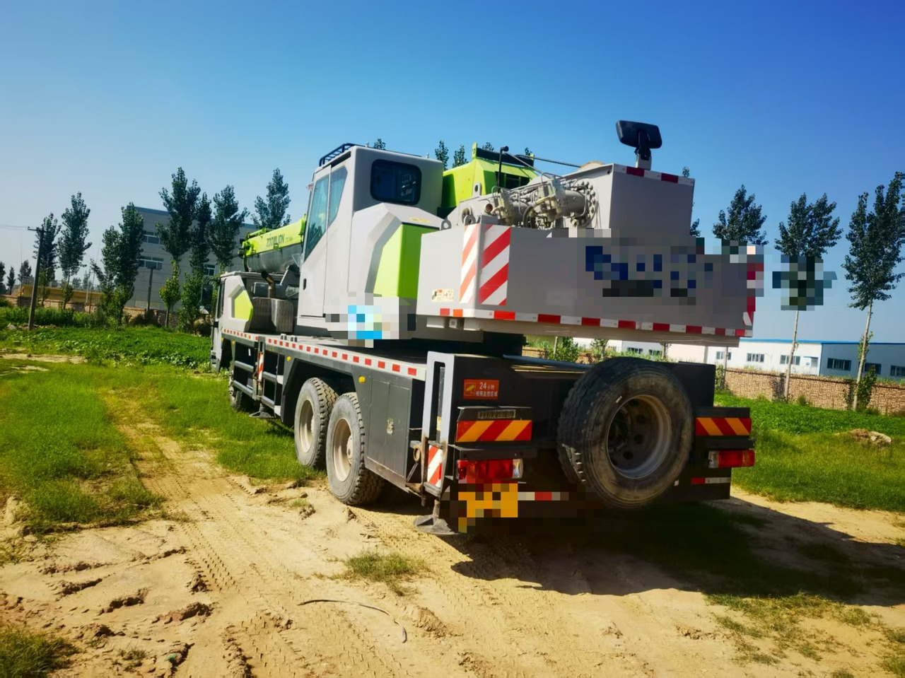 ZOOMLION ZTC300E5 - Autódaru: 2 kép. ZOOMLION ZTC300E5 - Autódaru: 2 kép.