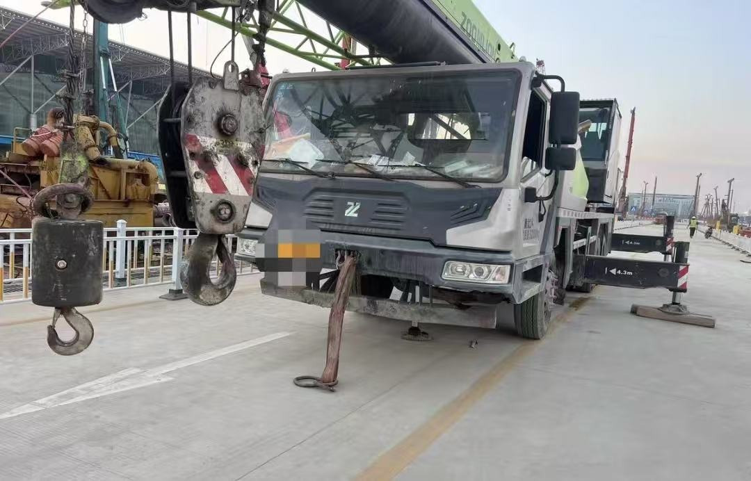 ZOOMLION ZTC300V - Autódaru: 3 kép. ZOOMLION ZTC300V - Autódaru: 3 kép.