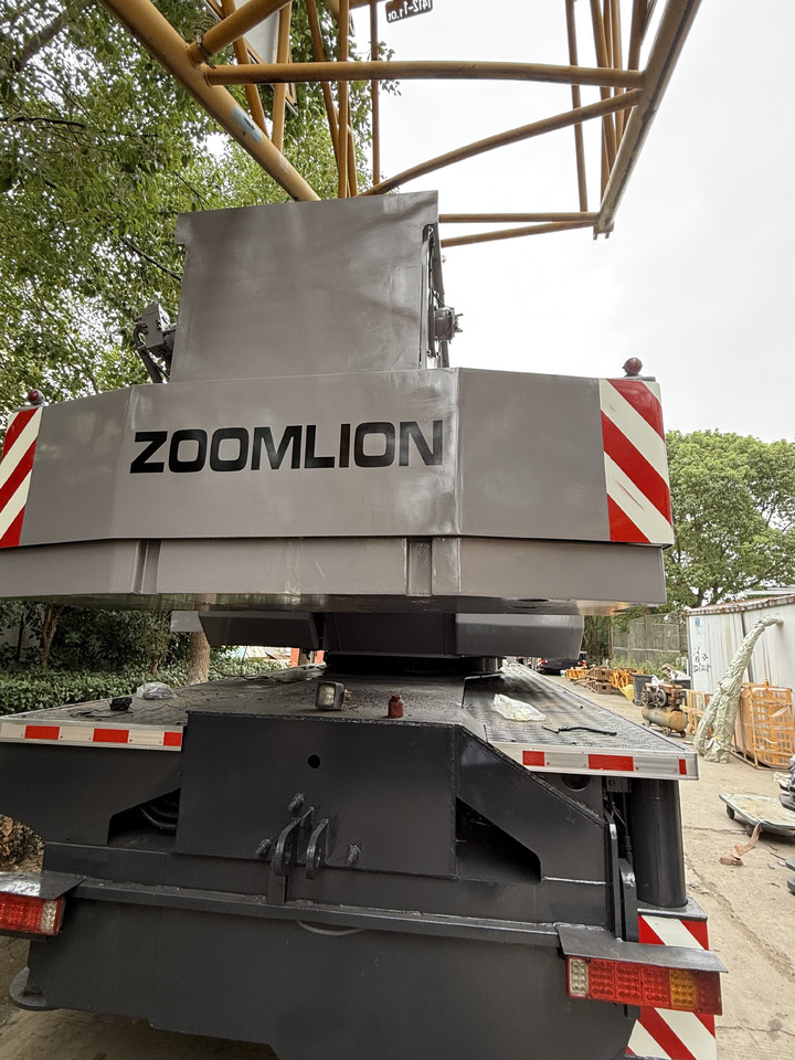 ZOOMLION ZTC700V1 - Autódaru: 4 kép. ZOOMLION ZTC700V1 - Autódaru: 4 kép.