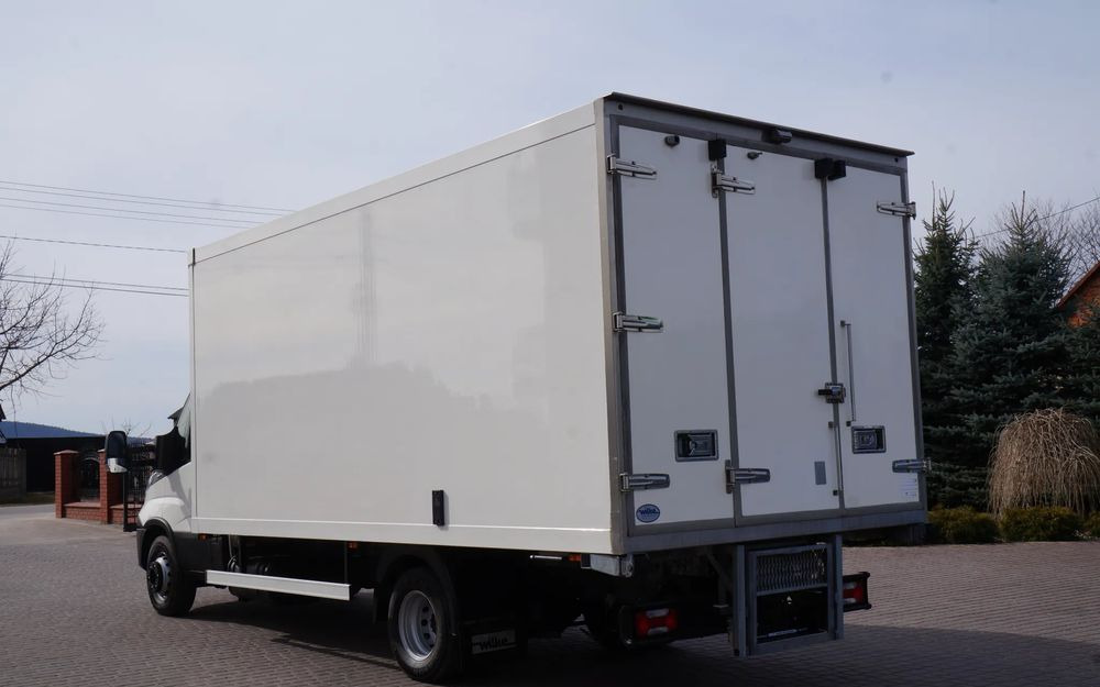 Iveco DAILY 70c17 CHŁODNIA 5 m Thermo king V-500 MAX Wzorowy Stan - Hűtős teherautó: 4 kép. Iveco DAILY 70c17 CHŁODNIA 5 m Thermo king V-500 MAX Wzorowy Stan - Hűtős teherautó: 4 kép.