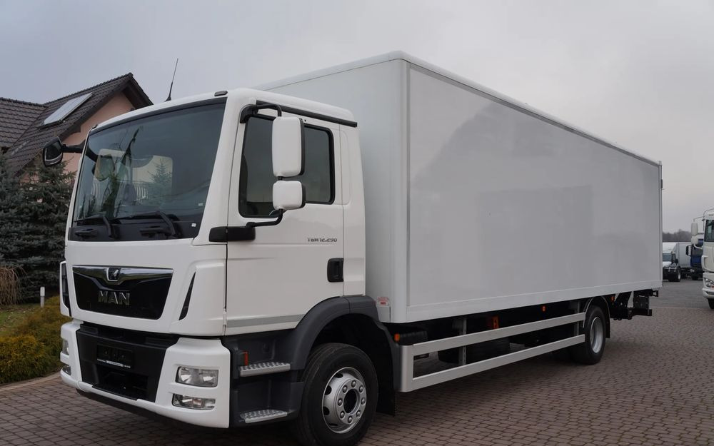 MAN TGM 12.290 / 15.290 EURO 6 KONTENER 20 PALET WINDA - Dobozos felépítményű teherautó: 1 kép. MAN TGM 12.290 / 15.290 EURO 6 KONTENER 20 PALET WINDA - Dobozos felépítményű teherautó: 1 kép.