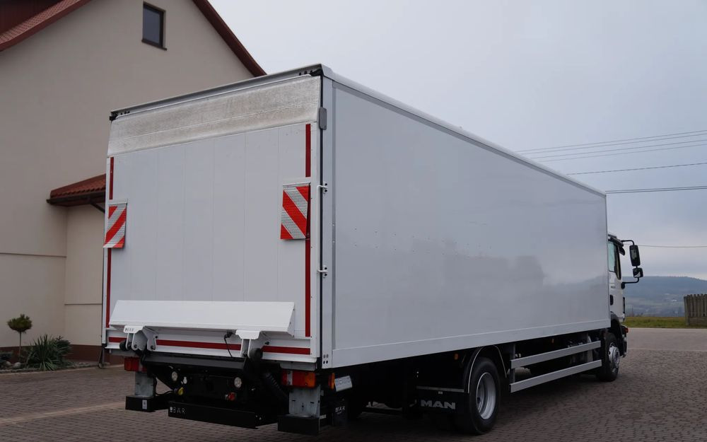 MAN TGM 12.290 / 15.290 EURO 6 KONTENER 20 PALET WINDA - Dobozos felépítményű teherautó: 5 kép. MAN TGM 12.290 / 15.290 EURO 6 KONTENER 20 PALET WINDA - Dobozos felépítményű teherautó: 5 kép.