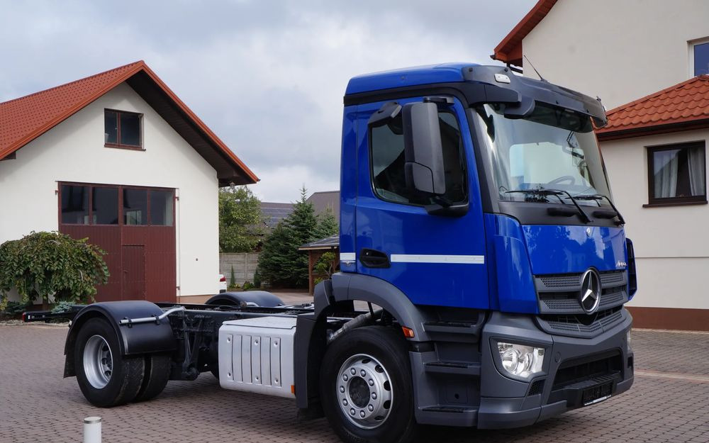 Mercedes-Benz ANTOS 1824 ACTROS EURO 6 RAMA DO ZABUDOWY ROZSTAW OSI 3.80M ANTOS 1830 1827 - Alvaz teherautó: 3 kép. Mercedes-Benz ANTOS 1824 ACTROS EURO 6 RAMA DO ZABUDOWY ROZSTAW OSI 3.80M ANTOS 1830 1827 - Alvaz teherautó: 3 kép.