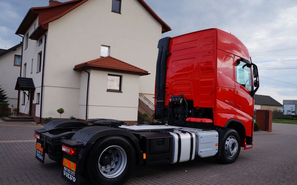 Volvo FH 4 EURO 6 GLOBETROTTER NISKI PRZEBIEG PEŁEN SERWIS - Nyergesvontató: 5 kép. Volvo FH 4 EURO 6 GLOBETROTTER NISKI PRZEBIEG PEŁEN SERWIS - Nyergesvontató: 5 kép.