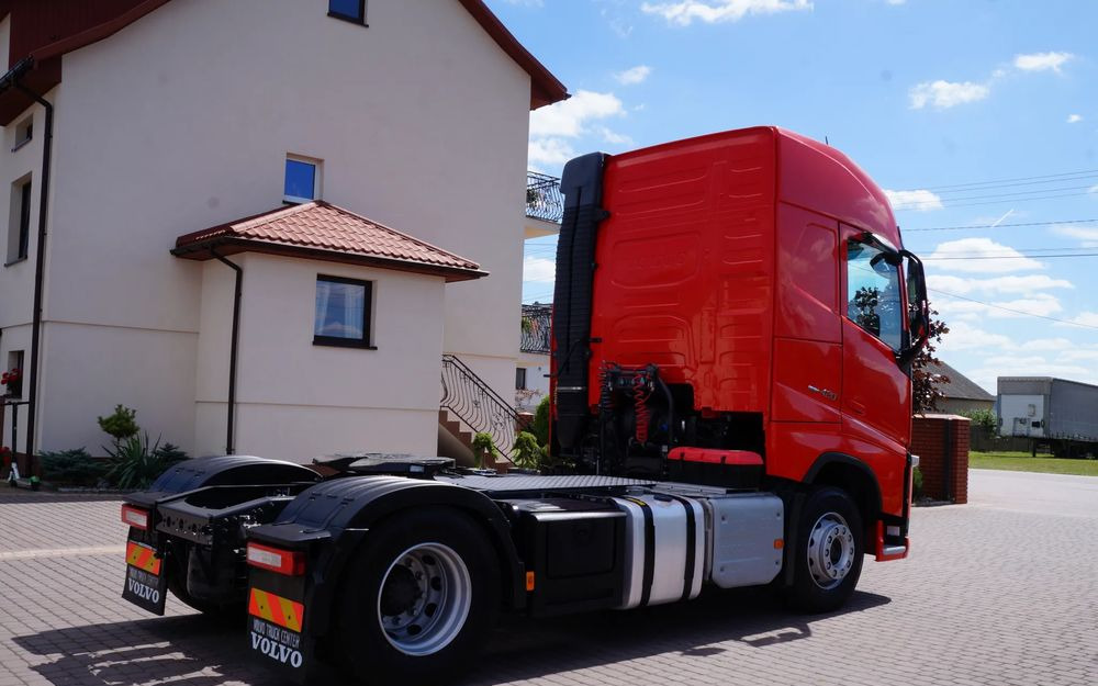 Volvo FH 4 EURO 6 GLOBETROTTER NISKI PRZEBIEG PEŁEN SERWIS - Nyergesvontató: 4 kép. Volvo FH 4 EURO 6 GLOBETROTTER NISKI PRZEBIEG PEŁEN SERWIS - Nyergesvontató: 4 kép.