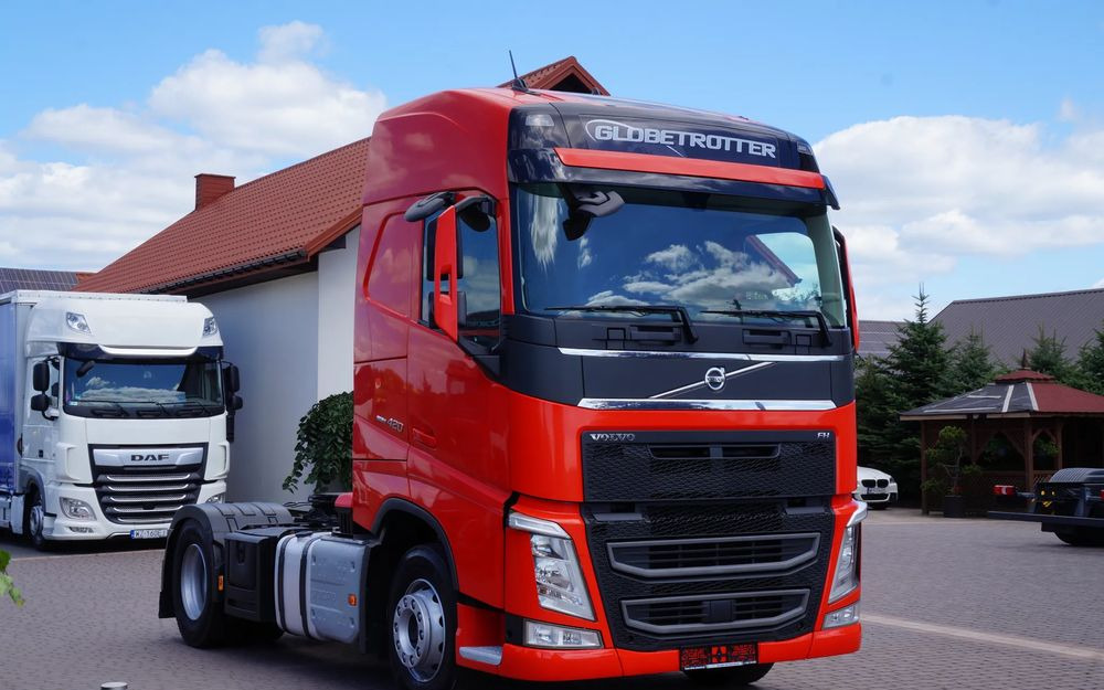 Volvo FH 4 EURO 6 GLOBETROTTER NISKI PRZEBIEG PEŁEN SERWIS - Nyergesvontató: 2 kép. Volvo FH 4 EURO 6 GLOBETROTTER NISKI PRZEBIEG PEŁEN SERWIS - Nyergesvontató: 2 kép.