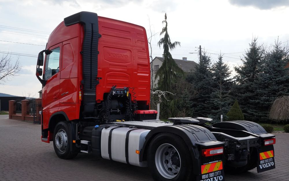 Volvo FH 4 EURO 6 GLOBETROTTER NISKI PRZEBIEG PEŁEN SERWIS - Nyergesvontató: 4 kép. Volvo FH 4 EURO 6 GLOBETROTTER NISKI PRZEBIEG PEŁEN SERWIS - Nyergesvontató: 4 kép.
