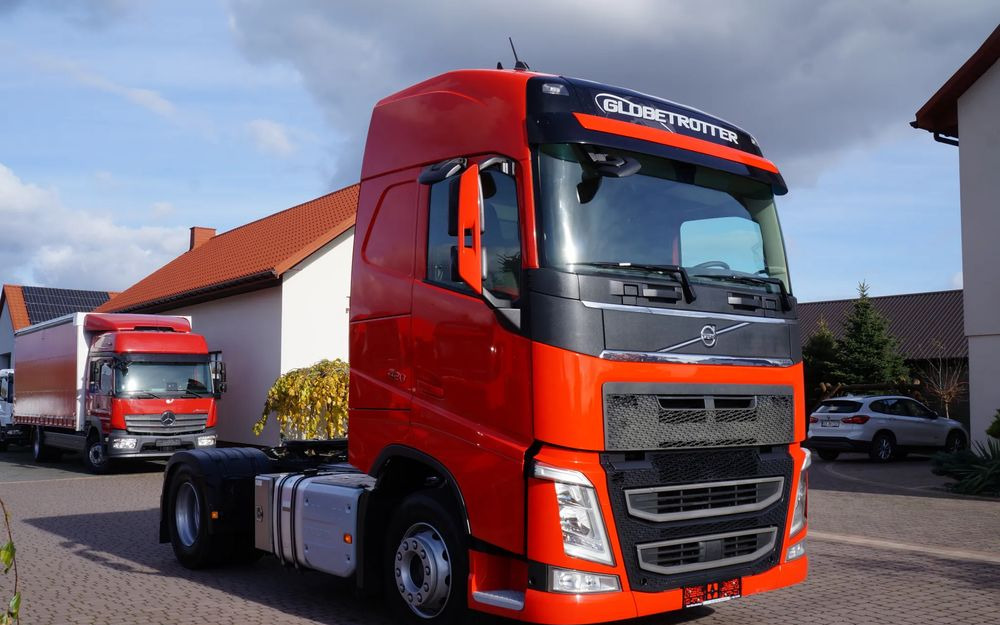 Volvo FH 4 EURO 6 GLOBETROTTER NISKI PRZEBIEG ZŁOTY KONTRAKT - Nyergesvontató: 2 kép. Volvo FH 4 EURO 6 GLOBETROTTER NISKI PRZEBIEG ZŁOTY KONTRAKT - Nyergesvontató: 2 kép.