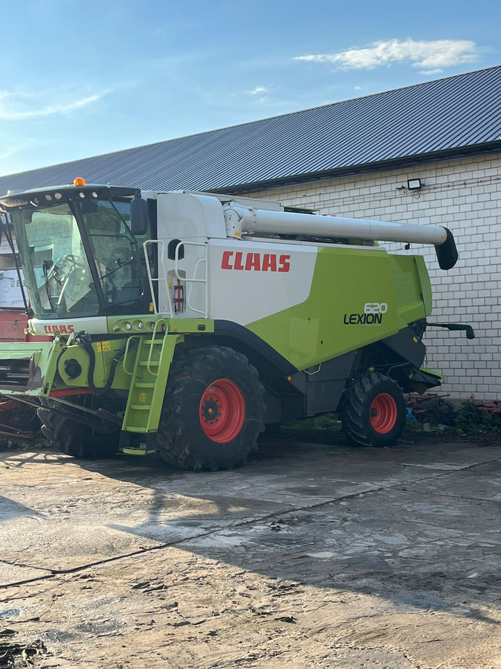 CLAAS Lexion 620 - Kombájn: 1 kép. CLAAS Lexion 620 - Kombájn: 1 kép.