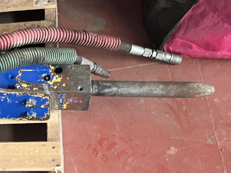 ARDEN AB0082 BRH Brise roche hydraulique - 1 à 3T - Hidraulikus törőfej: 4 kép. ARDEN AB0082 BRH Brise roche hydraulique - 1 à 3T - Hidraulikus törőfej: 4 kép.