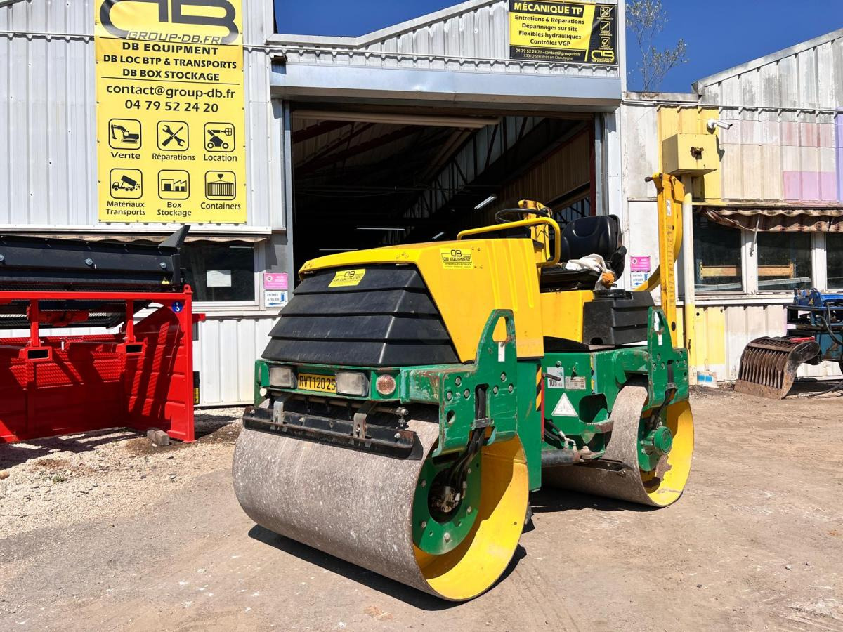 Ammann AV26-2 COMPACTEUR ROULEAU TANDEM VIBRANT ARTICULÉ - Úthenger: 1 kép. Ammann AV26-2 COMPACTEUR ROULEAU TANDEM VIBRANT ARTICULÉ - Úthenger: 1 kép.