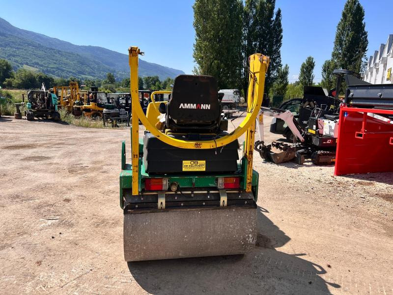 Ammann AV26-2 COMPACTEUR ROULEAU TANDEM VIBRANT ARTICULÉ - Úthenger: 4 kép. Ammann AV26-2 COMPACTEUR ROULEAU TANDEM VIBRANT ARTICULÉ - Úthenger: 4 kép.