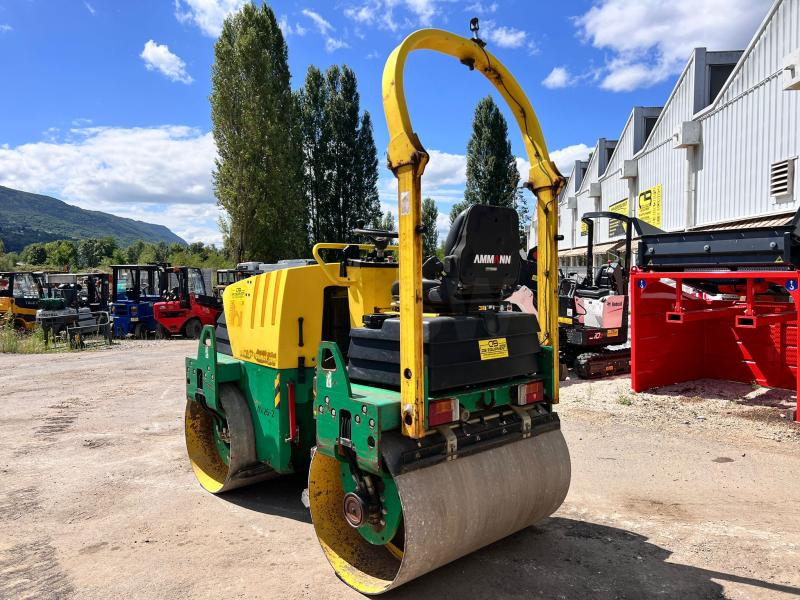 Ammann COMPACTEUR AV26-2 ROULEAU TANDEM VIBRANT ARTICULÉ - Minihenger: 5 kép. Ammann COMPACTEUR AV26-2 ROULEAU TANDEM VIBRANT ARTICULÉ - Minihenger: 5 kép.